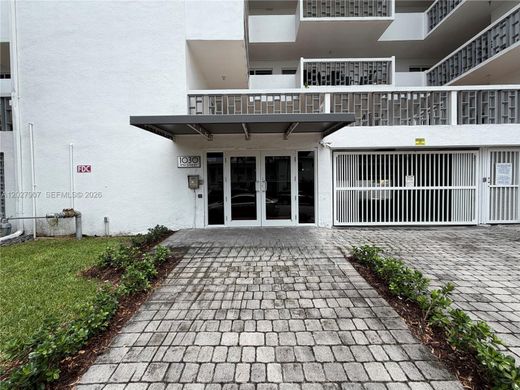 Residential complexes in Miami Beach, Miami-Dade
