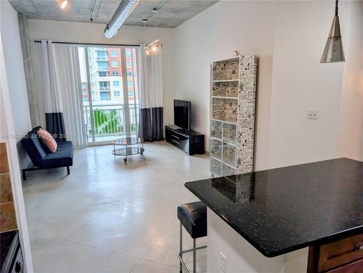 Complesso residenziale a Miami, Miami-Dade County