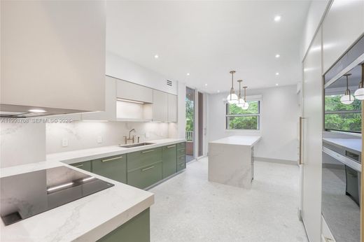 Komplex apartman Key Biscayne, Miami-Dade County