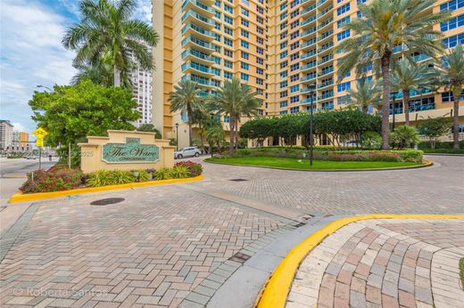 ハリウッド, Broward Countyのアパートメント・コンプレックス