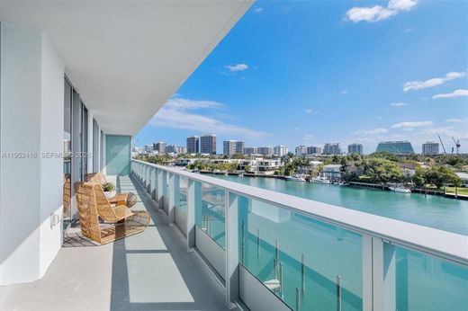 Wohnkomplexe in Bay Harbor Islands, Miami-Dade County