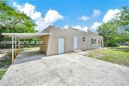 Вилла, Opa-locka North  (historical), Miami-Dade County