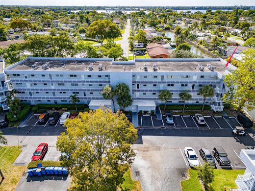 Residential complexes in Oakland Park, Broward County