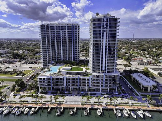 Residential complexes in Lake Park, Palm Beach