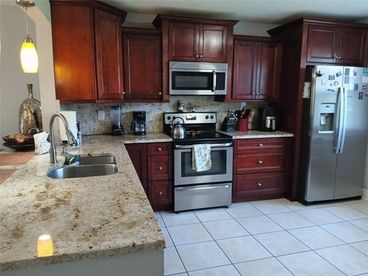 Residential complexes in Boca Raton, Palm Beach
