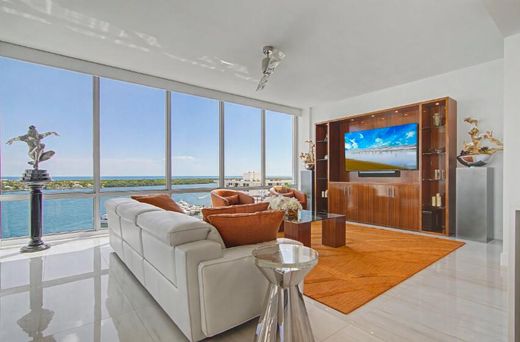 Residential complexes in North Palm Beach, Palm Beach