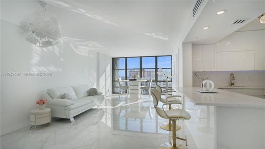 Residential complexes in Hallandale, Broward County