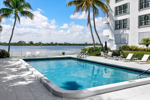 Residential complexes in Palm Beach, Florida