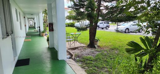 Lauderhill, Broward Countyのアパートメント・コンプレックス