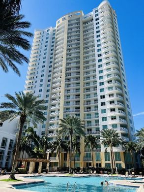 Residential complexes in Hallandale, Broward County
