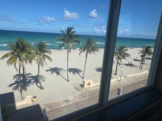 Residential complexes in Hollywood, Broward County