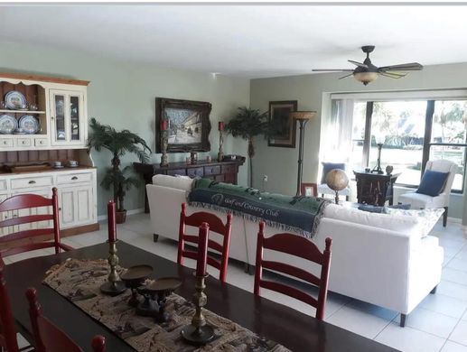 Residential complexes in Wellington, Palm Beach