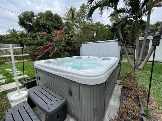 Βίλα σε North Miami, Miami-Dade County