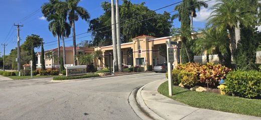 公寓楼  Pembroke Pines, Broward County