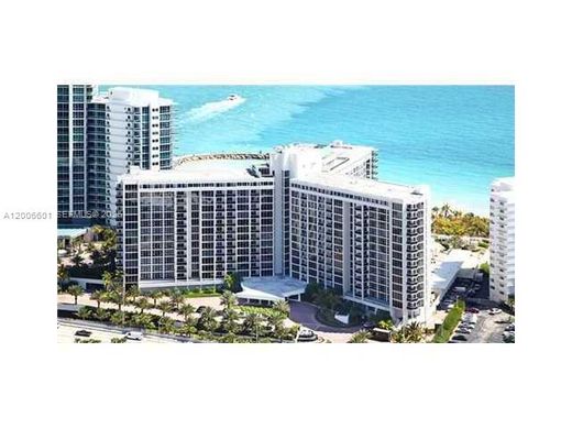 Residential complexes in Bal Harbour, Miami-Dade