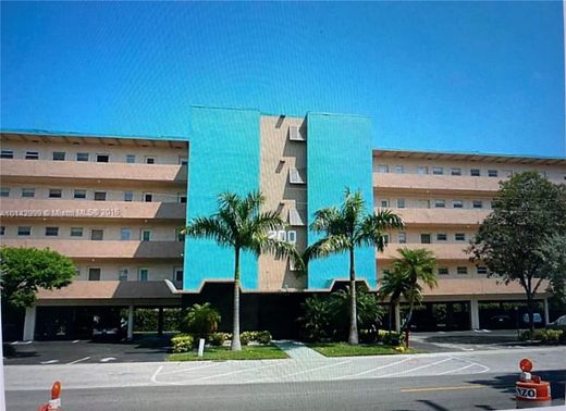 Wohnkomplexe in Hallandale Beach, Broward County