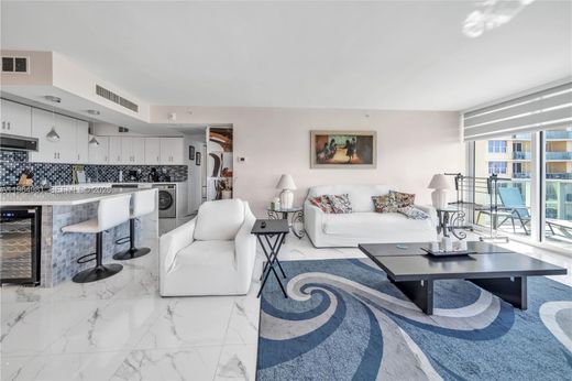 Residential complexes in Hollywood, Broward County