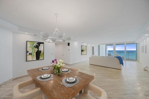 Residential complexes in Palm Beach, Florida