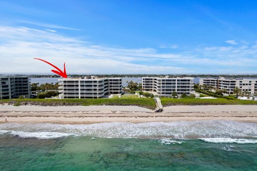 Residential complexes in Palm Beach, Florida