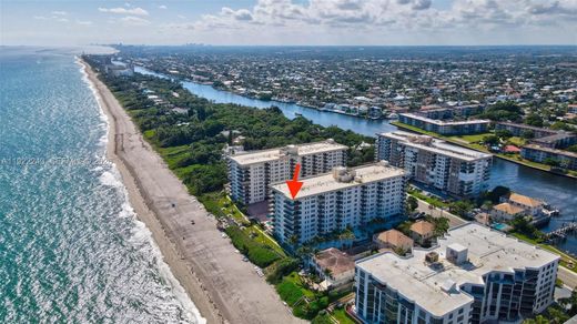 Residential complexes in Hillsboro Beach, Broward County