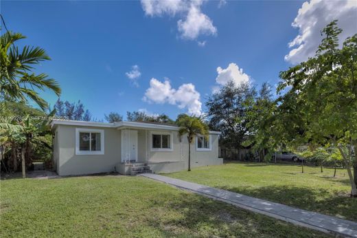 Villa in North Miami, Miami-Dade