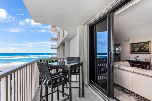 Residential complexes in Palm Beach Shores, Palm Beach