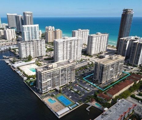 Residential complexes in Hallandale, Broward County