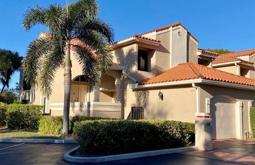 Residential complexes in Boca Raton, Palm Beach