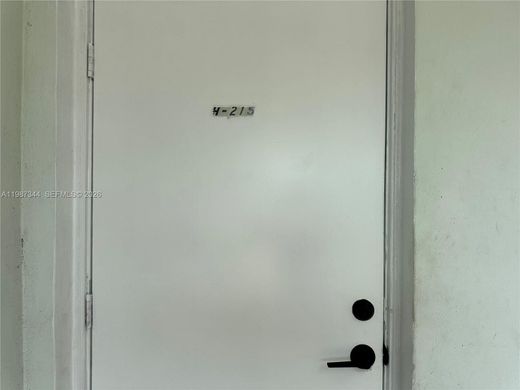 Residential complexes in Miami, Miami-Dade
