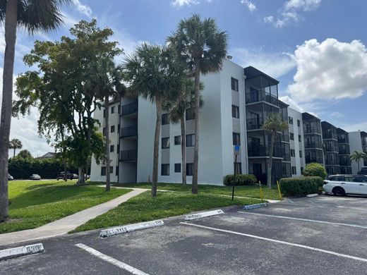 Residential complexes in Sunrise, Broward County