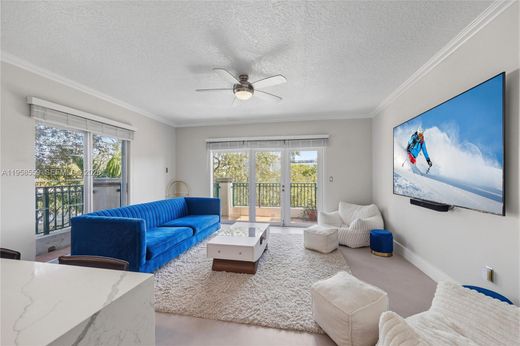 Residential complexes in Miami Beach, Miami-Dade