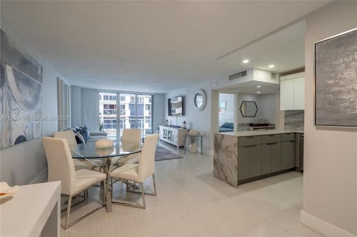 Residential complexes in Miami Beach, Miami-Dade