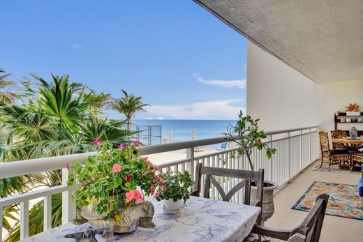 Residential complexes in South Palm Beach, Palm Beach