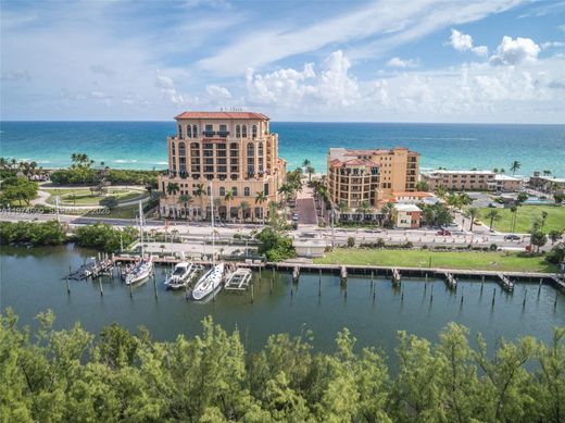 Residential complexes in Hollywood, Broward County