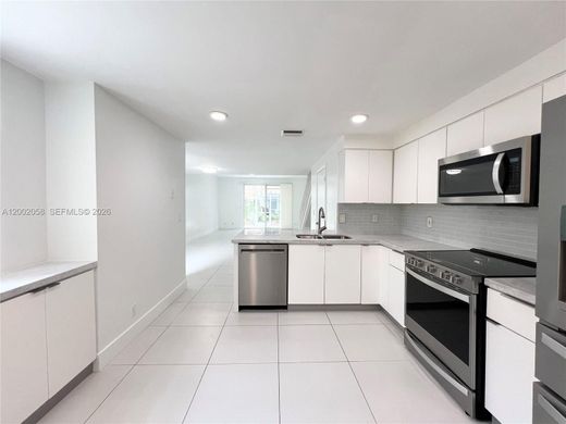 Townhouse in Weston, Broward County