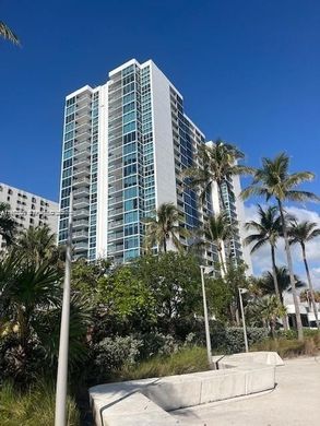 Residential complexes in Miami Beach, Miami-Dade