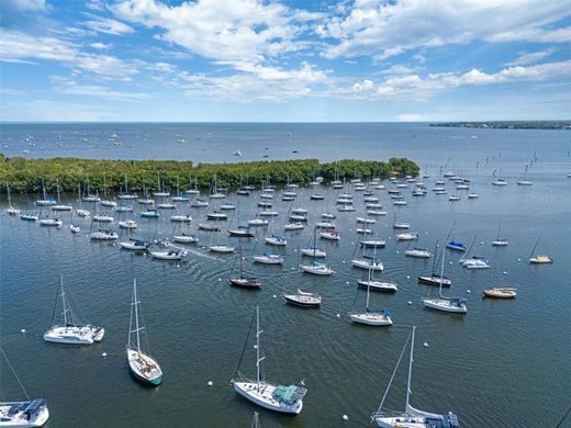 Kamienica w Miami, Miami-Dade County