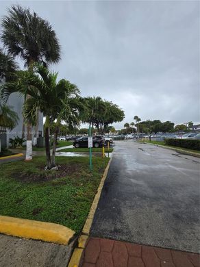 Residential complexes in Miami Terrace Mobile Home, Miami-Dade