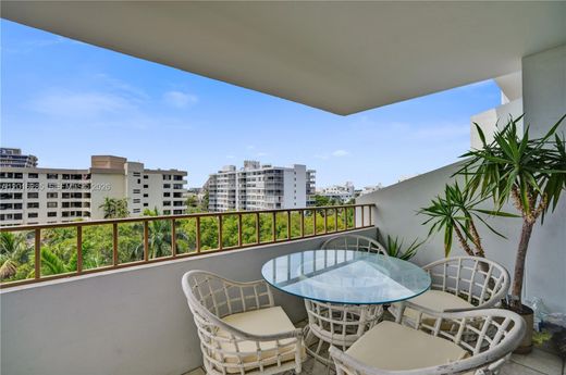 Residential complexes in Key Biscayne, Miami-Dade