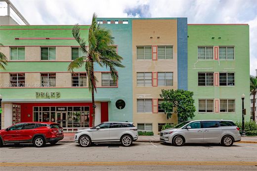 Residential complexes in Miami Beach, Miami-Dade