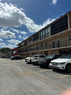 Edificio en Hialeah, Miami-Dade County