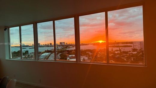 Residential complexes in North Miami, Miami-Dade