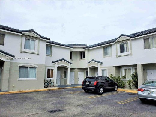 Townhouse in Sweetwater, Miami-Dade