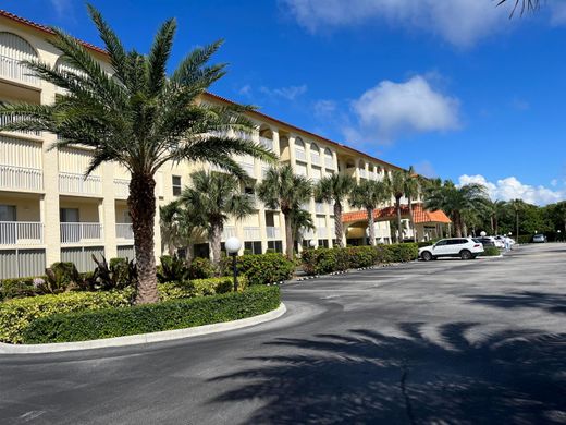 Residential complexes in Boca Raton, Palm Beach