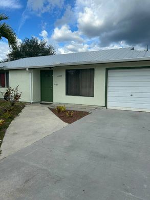 Villa Port Saint Lucie, Saint Lucie County