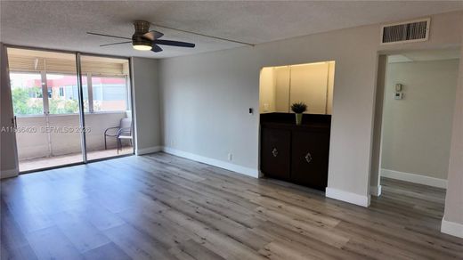 Residential complexes in Plantation, Broward County