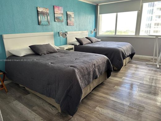 Residential complexes in Sunny Isles Beach, Miami-Dade