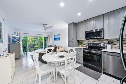 Residential complexes in Hutchinson Island South, Saint Lucie County