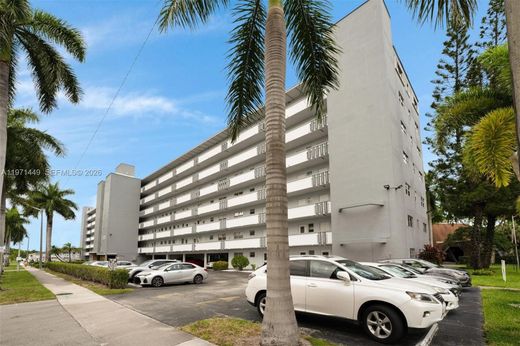 Residential complexes in Hallandale, Broward County