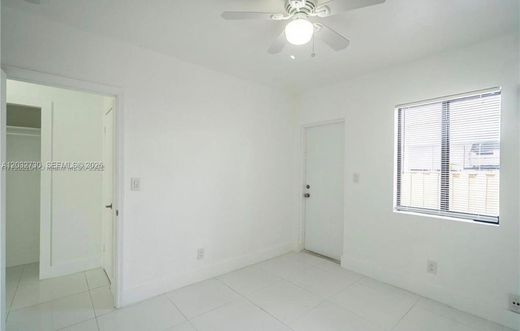 Residential complexes in Miami Beach, Miami-Dade